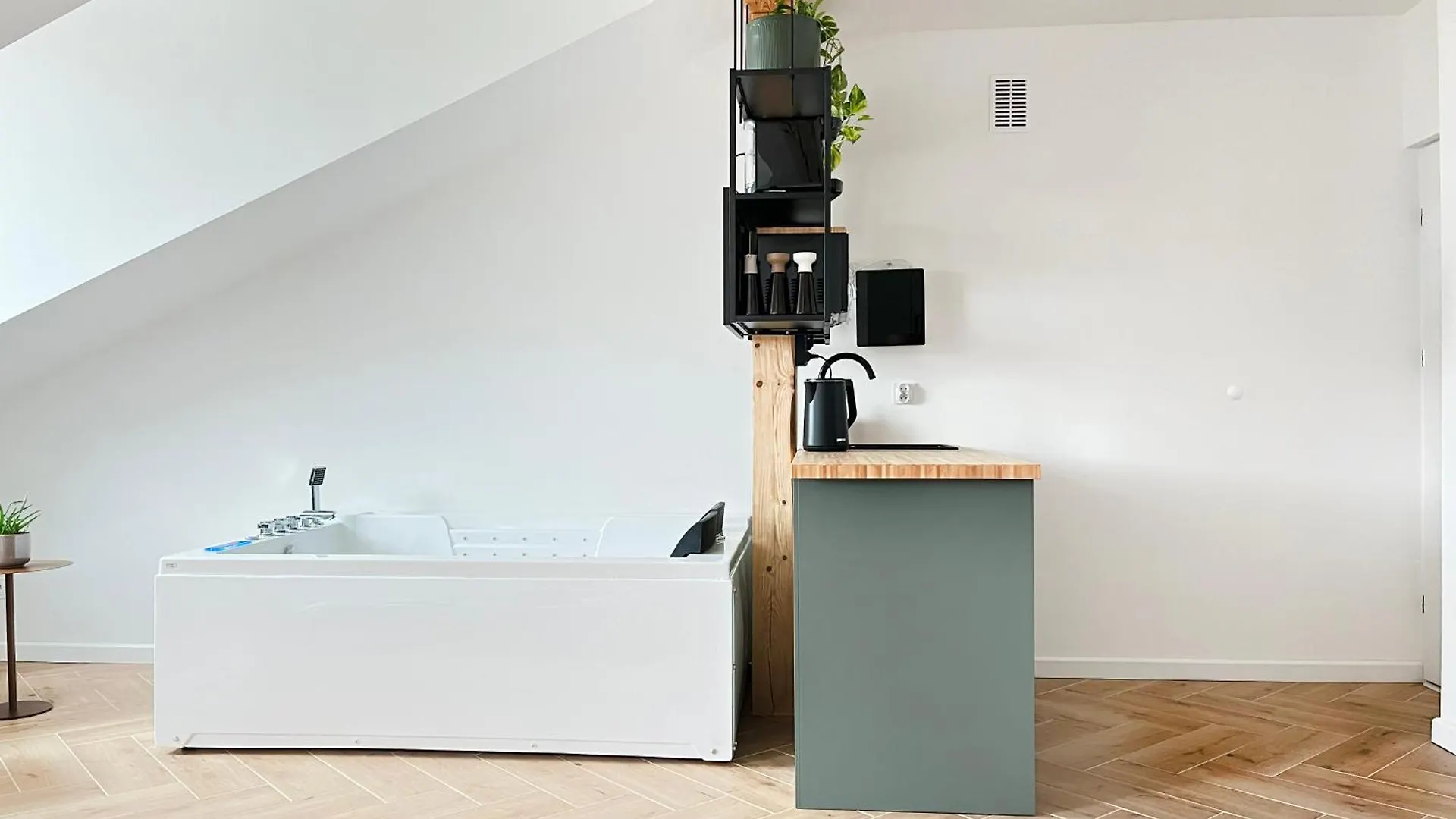 Jacuzzi Premium With Air Conditioning, Main Square Apartment Krakow Poland