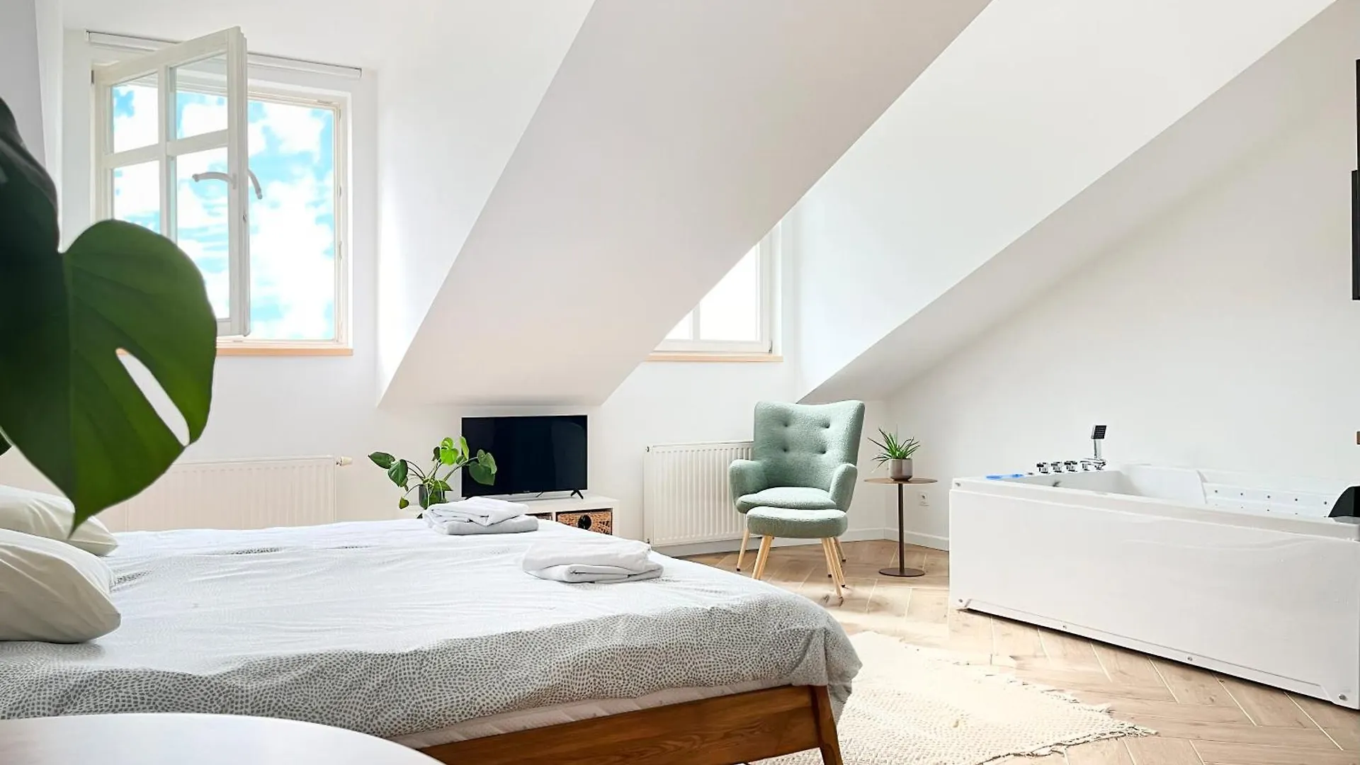 Jacuzzi Premium With Air Conditioning, Main Square Apartment Krakow